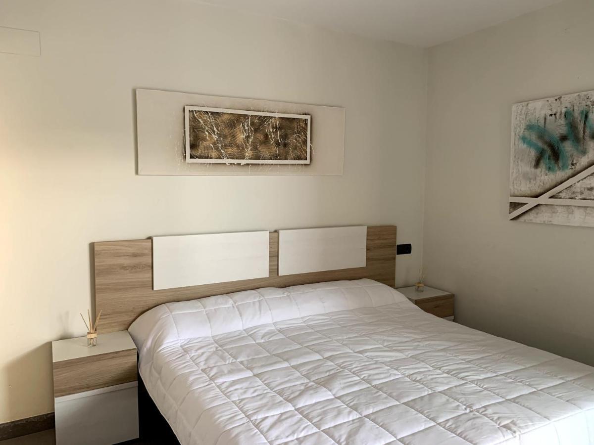 Apartamento Con Jardin En Primera Linea De Playa Con Parking Y Piscina Пеньискола Экстерьер фото